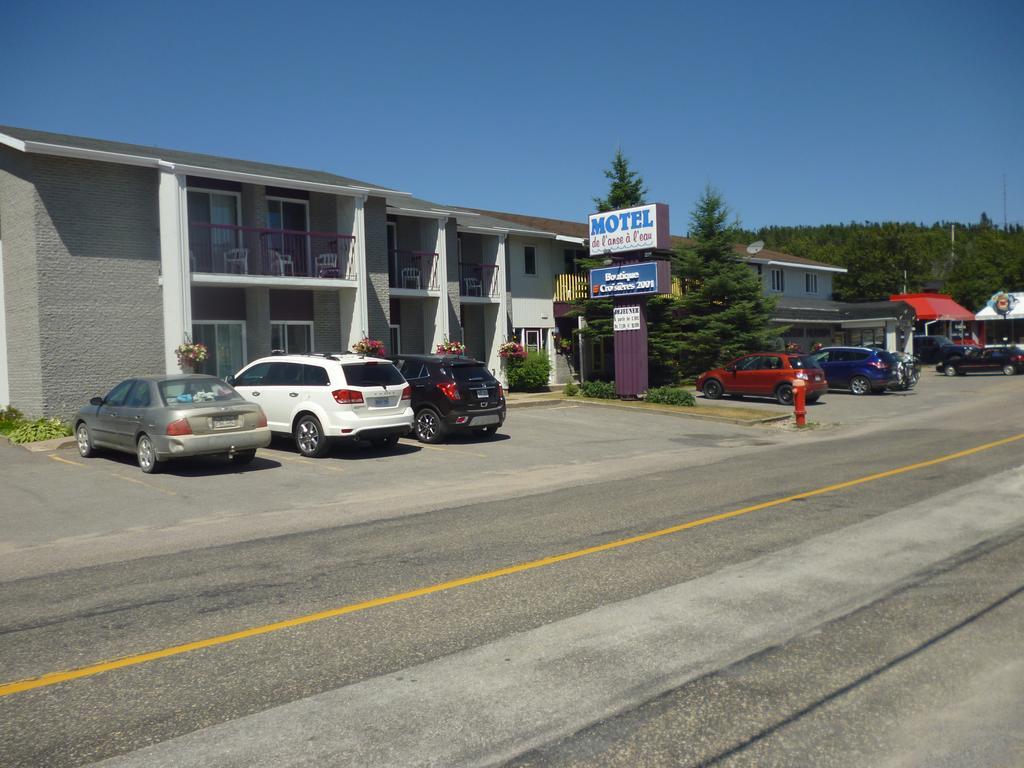 Motel De L'Anse A L'Eau Tadoussac Buitenkant foto