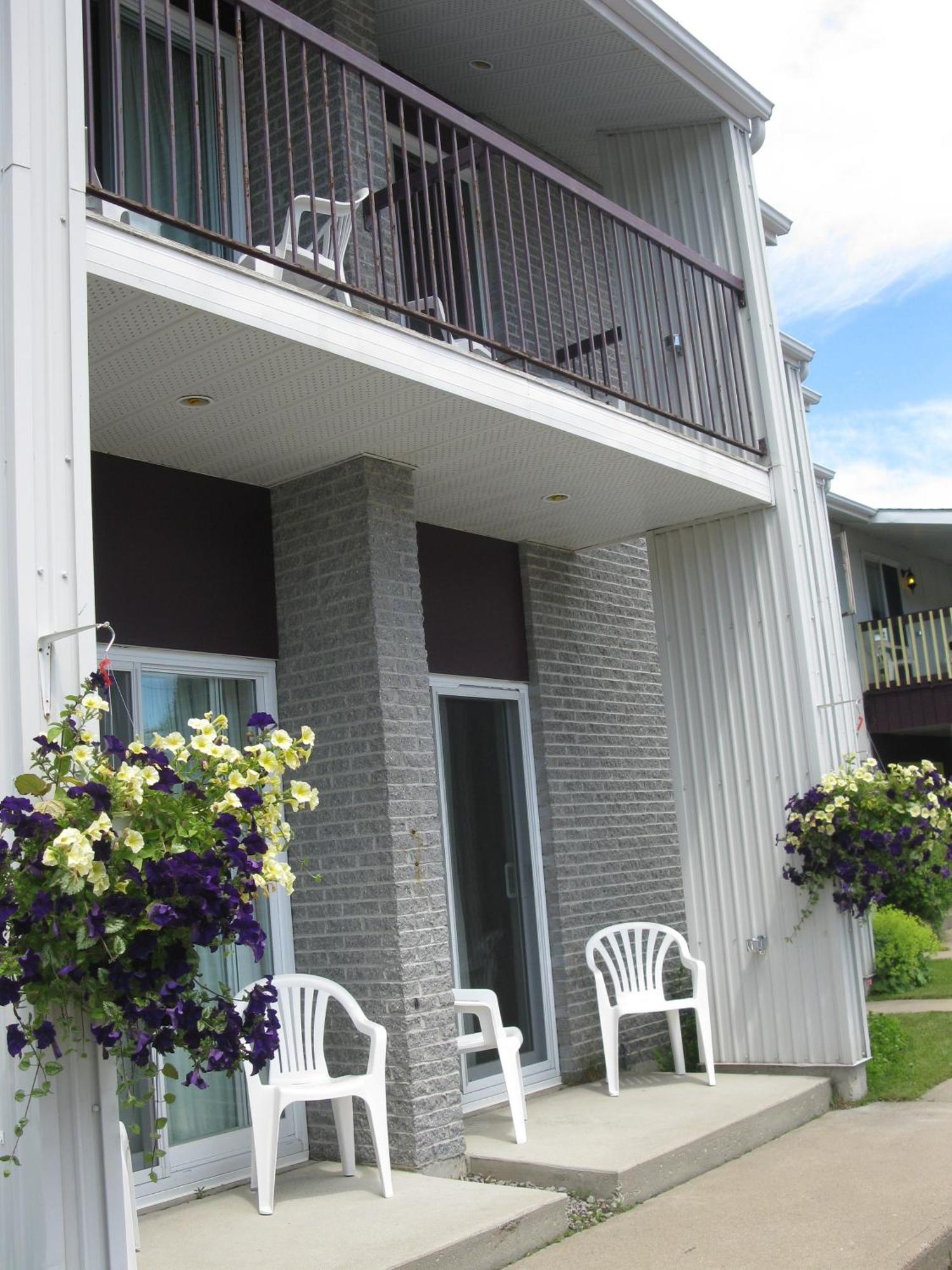 Motel De L'Anse A L'Eau Tadoussac Buitenkant foto